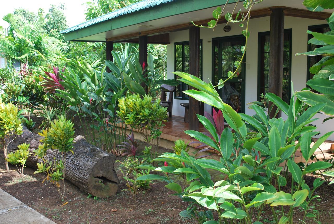 Amoa Resort Tuasivi Habitación foto