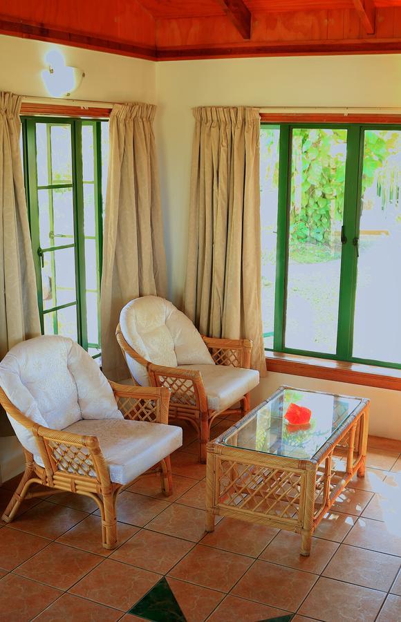Amoa Resort Tuasivi Habitación foto